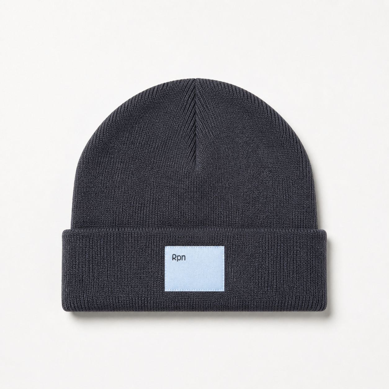 wide fit beanie in black with woven label