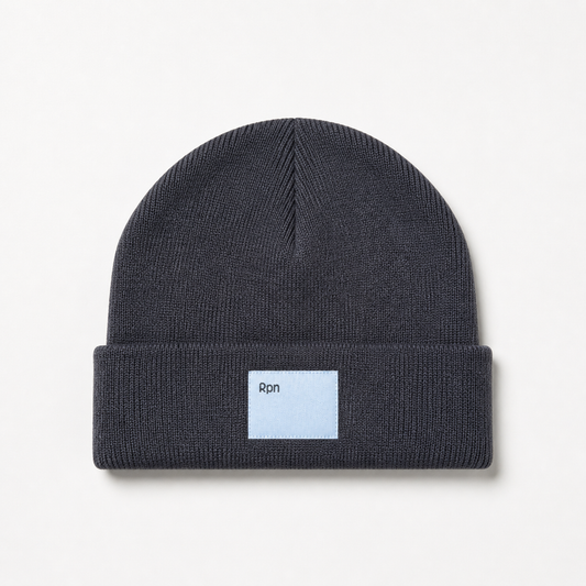 wide fit beanie in black with woven label