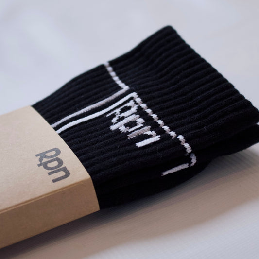 socks in black with white frame print