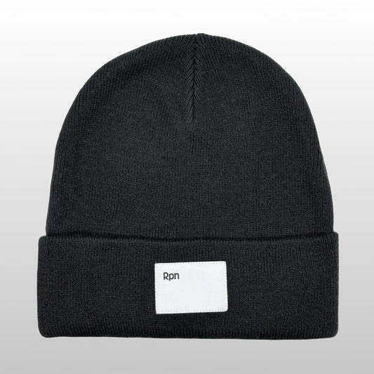 beanie in black with woven label